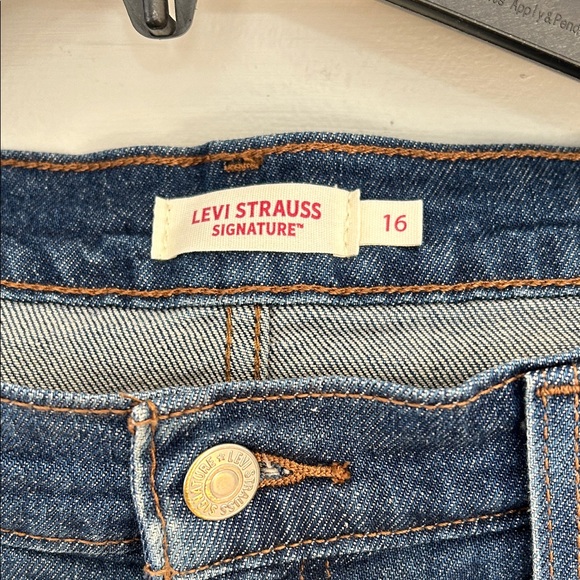 Classic Levi Dark Blue Denim Skirt - Picture 2 of 4